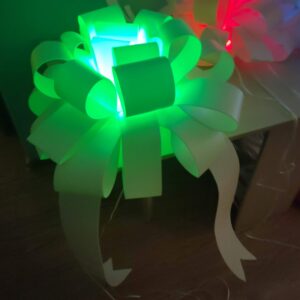 Білий бант на авто (80см) із зеленою LED-підсвіткою та магнітом
