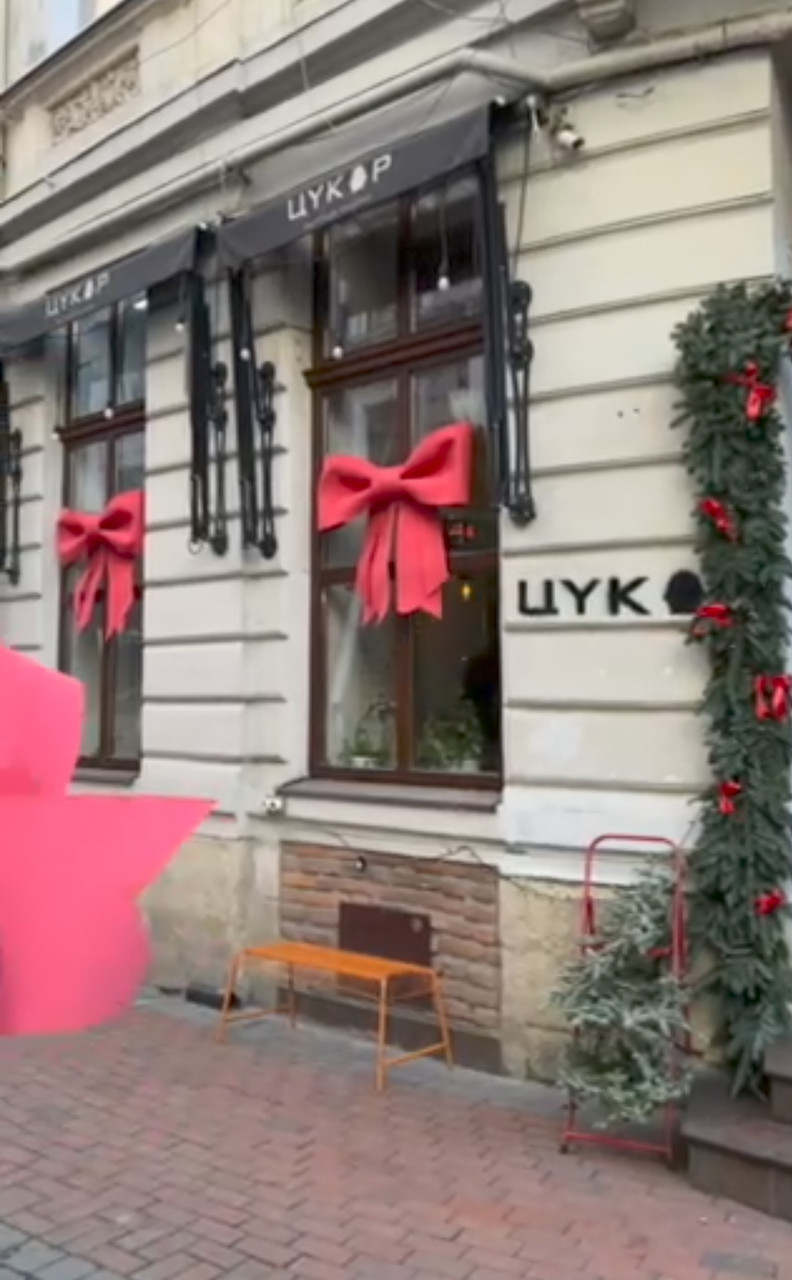 Готова святкова гірлянда з хвої та червоних глітерних бантів (вологостійка, ціна за 1 метр) - Зображення 9