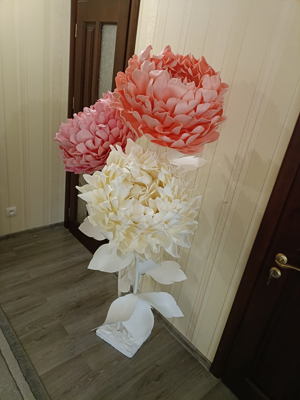 Квіти піони, ростові великі квіти, піони з ізолону - Зображення 2