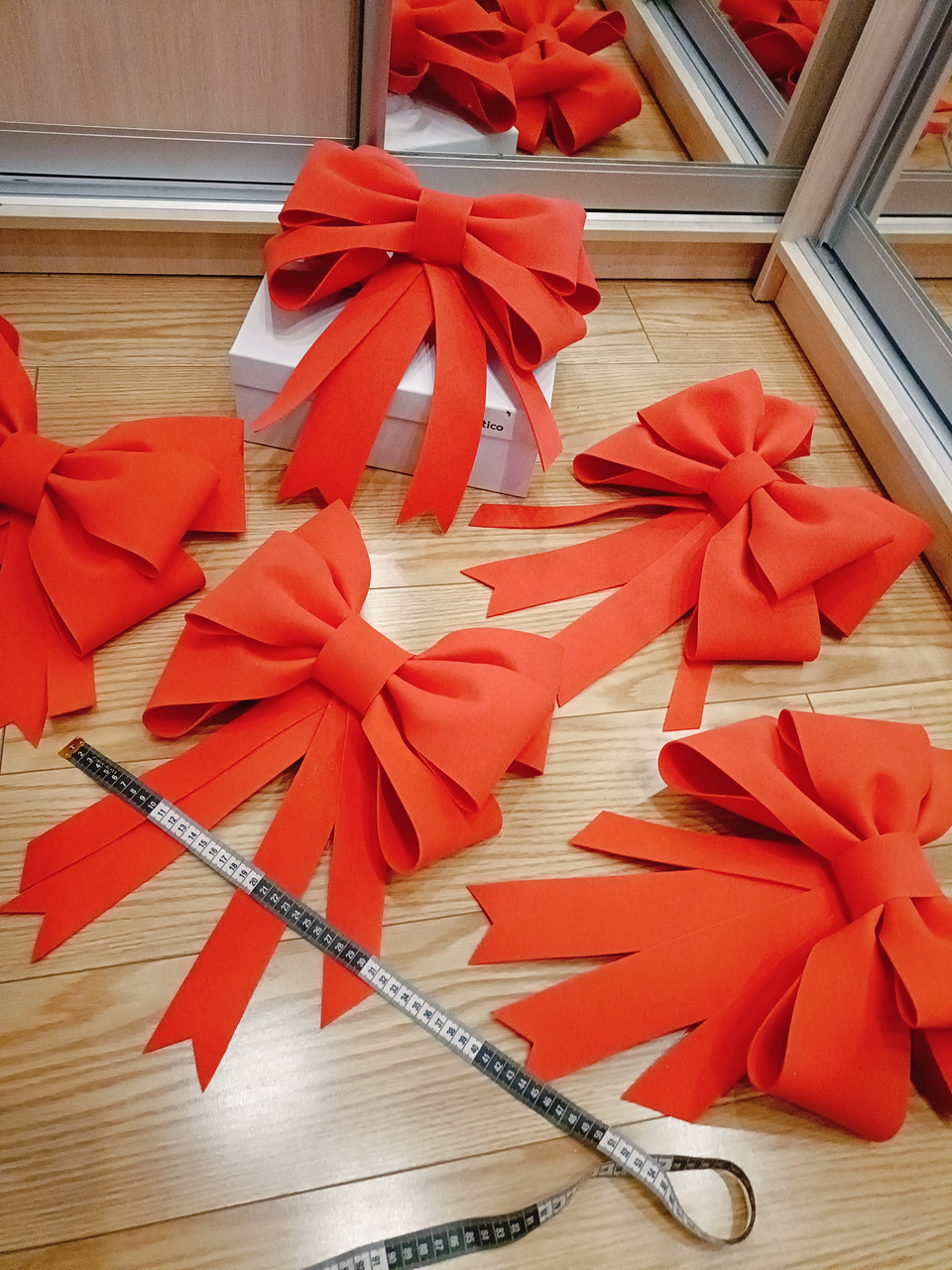 Готова святкова гірлянда з хвої та червоних глітерних бантів (вологостійка, ціна за 1 метр) - Зображення 5