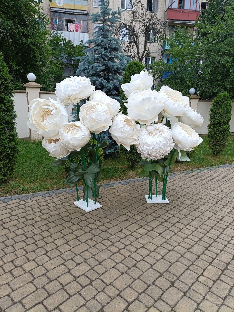 Посилена бетонна стійка на 5 квітів (Біла, 4.5 кг) — з гумовою фіксацією та отвором під кабель - Зображення 3