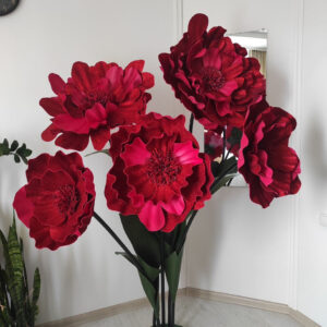 Ефектна композиція з ростових квітів (бордові та червоні, до 180 см)